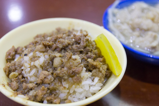 三元號の魯肉飯と魚翅肉羹