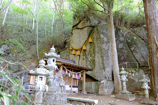 石割神社