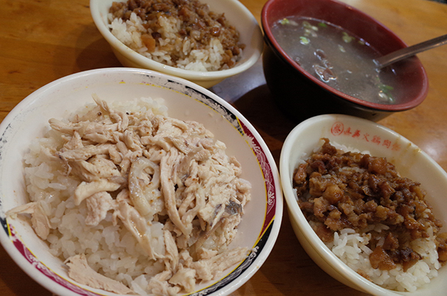 蔡家嘉義火雞肉飯の雞肉飯と魯肉飯と下水湯