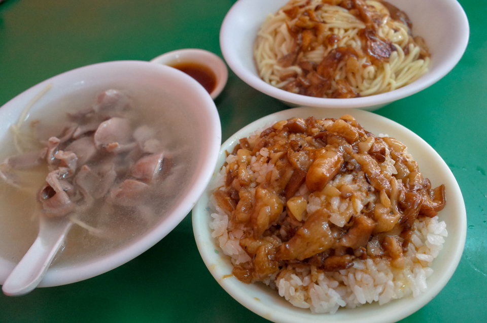 原味魯肉飯の魯肉飯と乾麺と下水湯