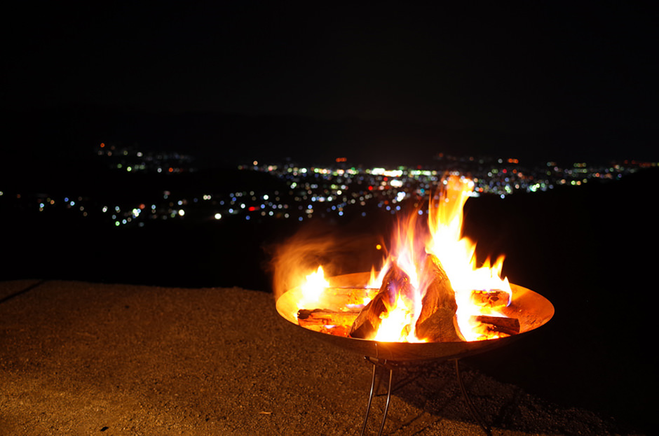 焚き火と夜景