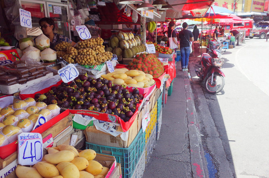 たくさんのフルーツが売られていたトムラムヤイ市場