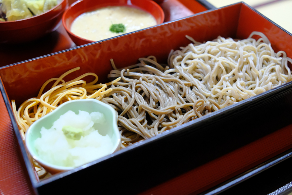 高尾山薬王院のそば御膳のそば3種